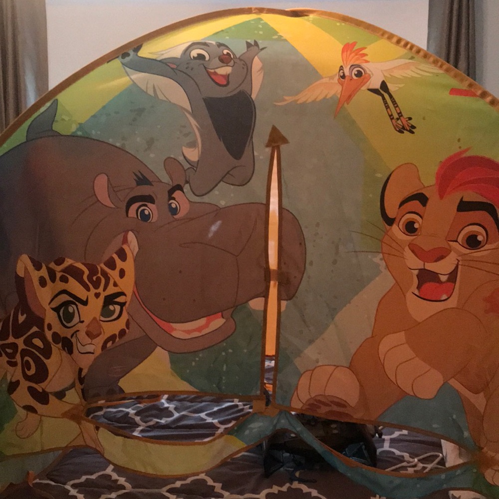 Lion guard tent